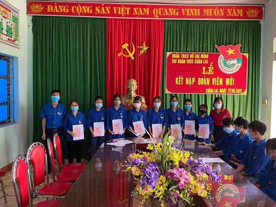 Description: Có thể là hình ảnh về đang đứng