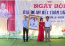 ĐỒNG CHÍ PHÓ BÍ THƯ THƯỜNG TRỰC HUYỆN ỦY THỌ XUÂN THÁI XUÂN CƯỜNG DỰ NGÀY HỘI ĐẠI ĐOÀN KẾT TOÀN DÂN TỘC Ở KHU DÂN CƯ THÔN 1, XÃ XUÂN LAI